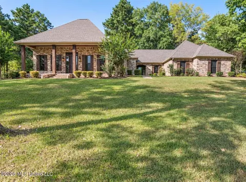Exterior - 166 Stratford Dr, Brandon, MS 39042 photo 4 of 5
