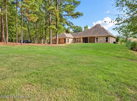 Exterior - 166 Stratford Dr, Brandon, MS 39042 photo 5 of 5
