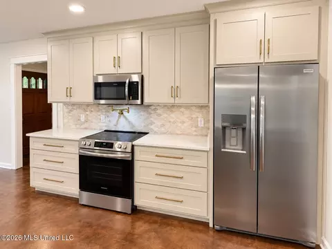 Kitchen - 3461 Amy Dr, Nesbit, MS 38651 photo 1 of 2