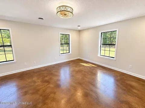 Living - 3461 Amy Dr, Nesbit, MS 38651 photo 3 of 3