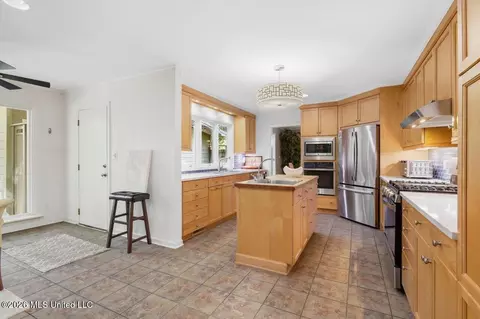 Kitchen - 1980 Aztec Dr, Jackson, MS 39211 photo 4 of 5