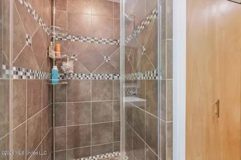 Bath - 1980 Aztec Dr, Jackson, MS 39211 photo 1 of 3