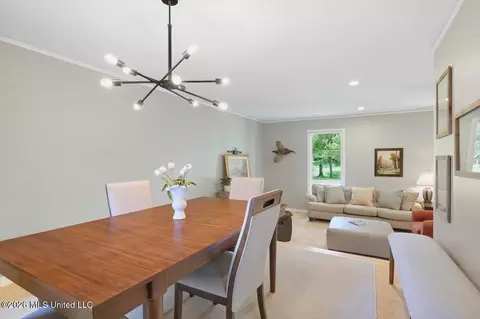 Dining - 1980 Aztec Dr, Jackson, MS 39211 photo 1 of 3