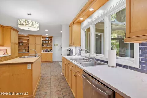 Kitchen - 1980 Aztec Dr, Jackson, MS 39211 photo 1 of 5