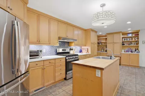 Kitchen - 1980 Aztec Dr, Jackson, MS 39211 photo 2 of 5