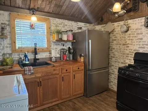 Kitchen - 442 Fields Rd, Byhalia, MS 38611 photo 3 of 3
