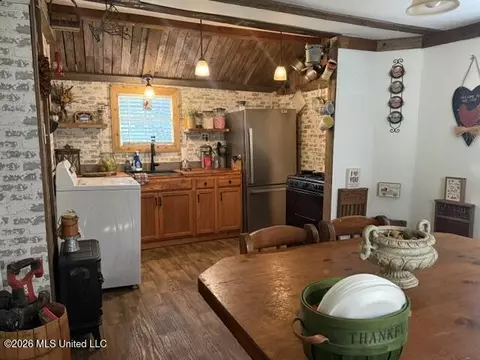 Kitchen - 442 Fields Rd, Byhalia, MS 38611 photo 1 of 3