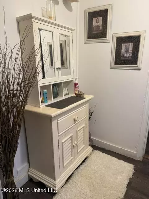 Entry Way - 442 Fields Rd, Byhalia, MS 38611 photo 4 of 5