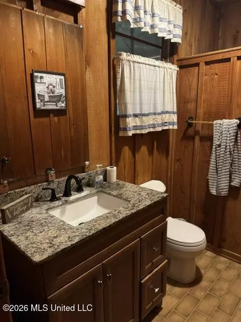Bath - 211 Avenue B, Brookhaven, MS 39601 photo 2 of 2