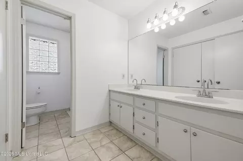 Bath - 5428 Diamondhead Dr E, Diamondhead, MS 39525 photo 4 of 5