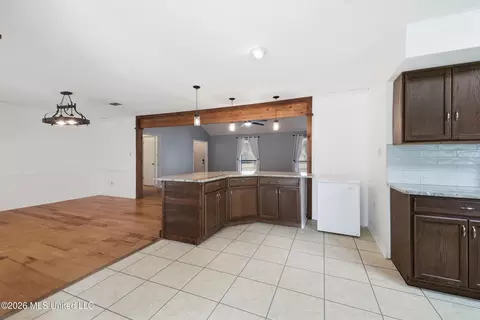 Kitchen - 5428 Diamondhead Dr E, Diamondhead, MS 39525 photo 3 of 5
