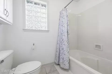 Bath - 5428 Diamondhead Dr E, Diamondhead, MS 39525 photo 5 of 5