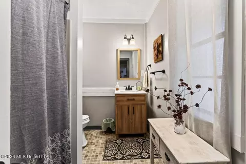 Bath - 4013 Griffin St, Moss Point, MS 39563 photo 1 of 1