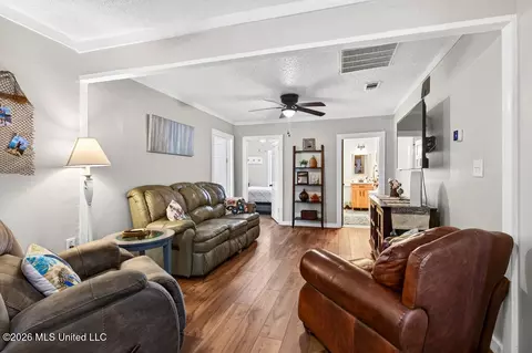 Entry Way - 4013 Griffin St, Moss Point, MS 39563 photo 1 of 4