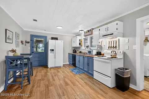 Kitchen - 4013 Griffin St, Moss Point, MS 39563 photo 1 of 4