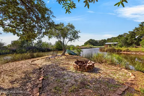 View/Area - 4013 Griffin St, Moss Point, MS 39563 photo 2 of 9