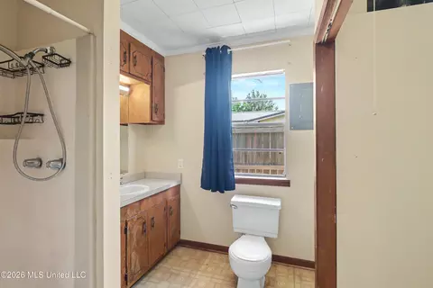 Bath - 210 Gates Ave, Long Beach, MS 39560 photo 1 of 3