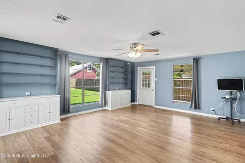 Living - 210 Gates Ave, Long Beach, MS 39560 photo 2 of 4