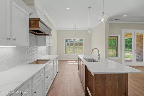 Kitchen - 4677 Taylor Trl, Hernando, MS 38632 photo 2 of 3