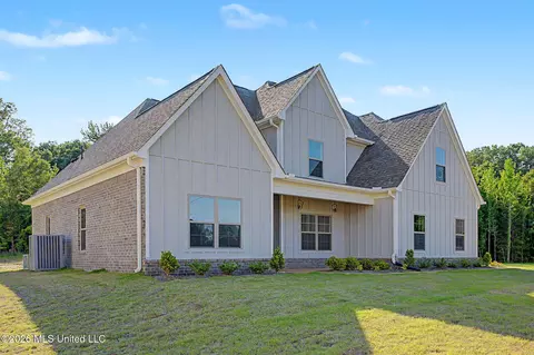 Exterior - 9065 Bennett Trl, Hernando, MS 38632 photo 3 of 7