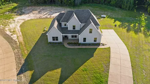 Exterior - 9065 Bennett Trl, Hernando, MS 38632 photo 6 of 7