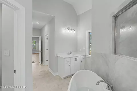 Bath - 9065 Bennett Trl, Hernando, MS 38632 photo 3 of 5
