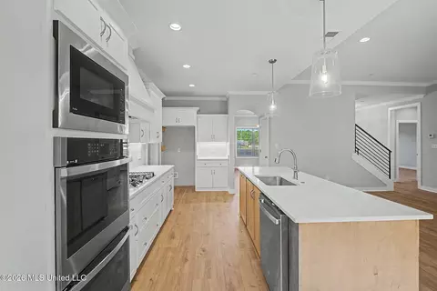 Kitchen - 9065 Bennett Trl, Hernando, MS 38632 photo 2 of 2