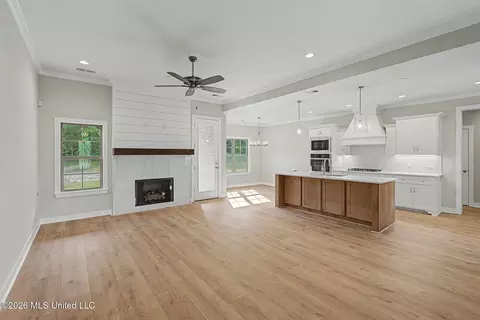 Living - 9065 Bennett Trl, Hernando, MS 38632 photo 1 of 2