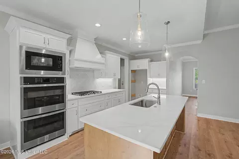Kitchen - 9065 Bennett Trl, Hernando, MS 38632 photo 1 of 2