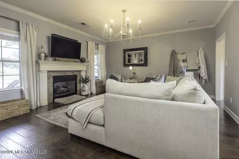 Living - 664 Robertson Way, Hernando, MS 38632 photo 2 of 3