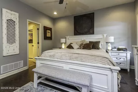 Bedroom - 664 Robertson Way, Hernando, MS 38632 photo 2 of 4