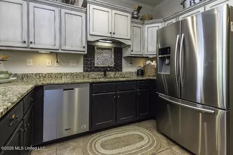 Kitchen - 664 Robertson Way, Hernando, MS 38632 photo 3 of 3