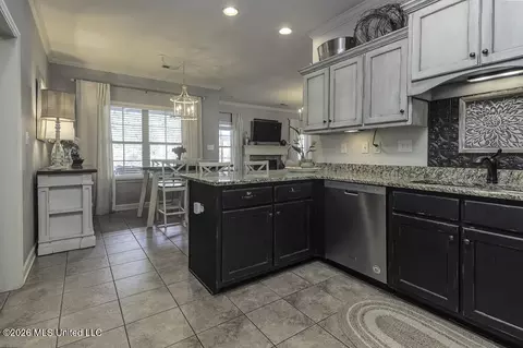 Kitchen - 664 Robertson Way, Hernando, MS 38632 photo 1 of 3