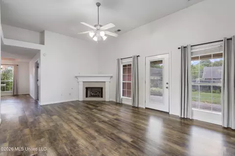 Living - 1213 Pontotoc St, Hernando, MS 38632 photo 1 of 3