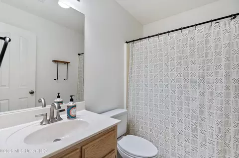 Bath - 1213 Pontotoc St, Hernando, MS 38632 photo 2 of 2