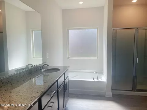 Bath - 9505 Mallette Dr, Biloxi, MS 39532 photo 2 of 4
