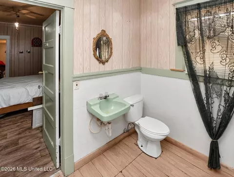 Bath - 135 Alma St, Tutwiler, MS 38963 photo 2 of 3