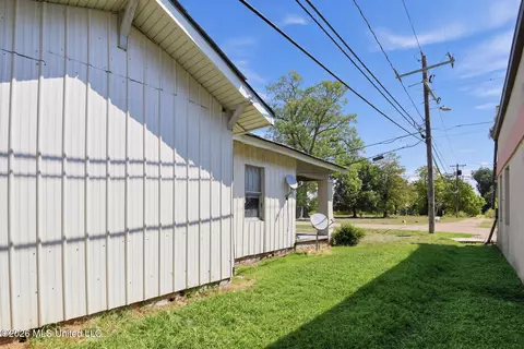 Exterior - 135 Alma St, Tutwiler, MS 38963 photo 4 of 5