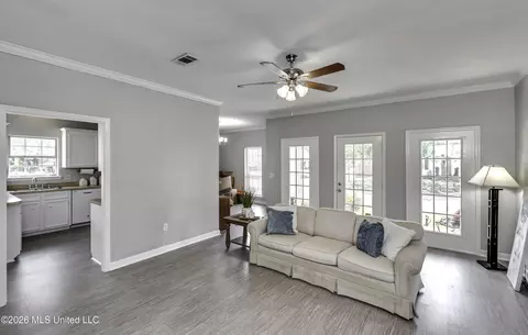 Living - 1014 Cherrystone Ct, Madison, MS 39110 photo 3 of 4