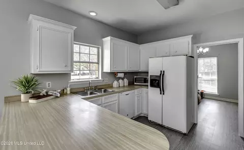 Kitchen - 1014 Cherrystone Ct, Madison, MS 39110 photo 1 of 5
