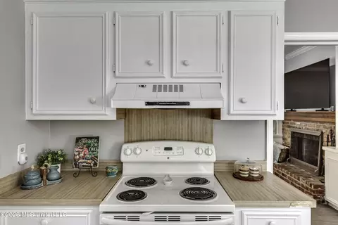 Kitchen - 1014 Cherrystone Ct, Madison, MS 39110 photo 4 of 5
