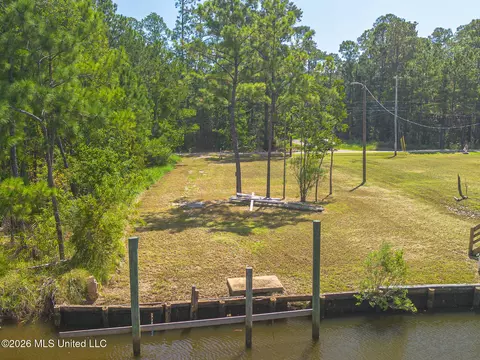 10061 W Bayou View Dr, Bay Saint Louis, MS 39520