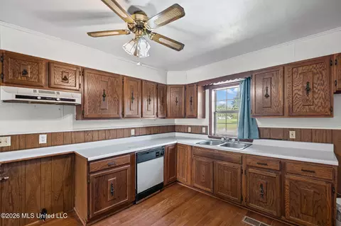 Kitchen - 5126 Smith Rd, Coldwater, MS 38618 photo 2 of 3