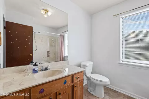 Bath - 5126 Smith Rd, Coldwater, MS 38618 photo 3 of 4