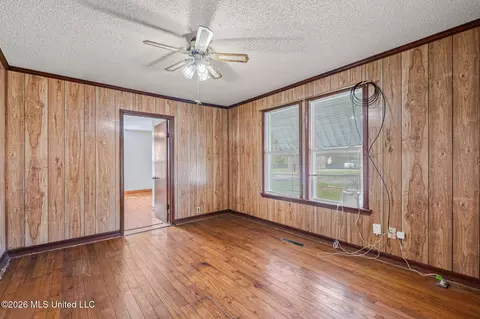 Living - 5126 Smith Rd, Coldwater, MS 38618 photo 4 of 4