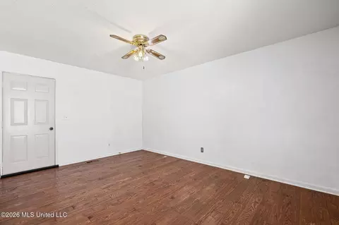 Living - 5126 Smith Rd, Coldwater, MS 38618 photo 3 of 4