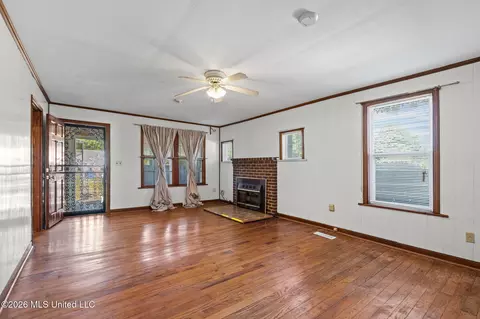 Living - 5126 Smith Rd, Coldwater, MS 38618 photo 2 of 4