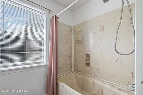 Bath - 5126 Smith Rd, Coldwater, MS 38618 photo 2 of 4