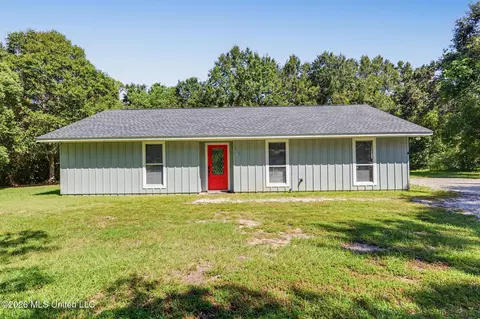 215 Old Spanish Trl, Waveland, MS 39576