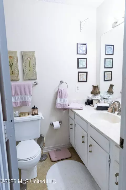 Bath - 294 Highpoint Dr, Diamondhead, MS 39525 photo 3 of 5